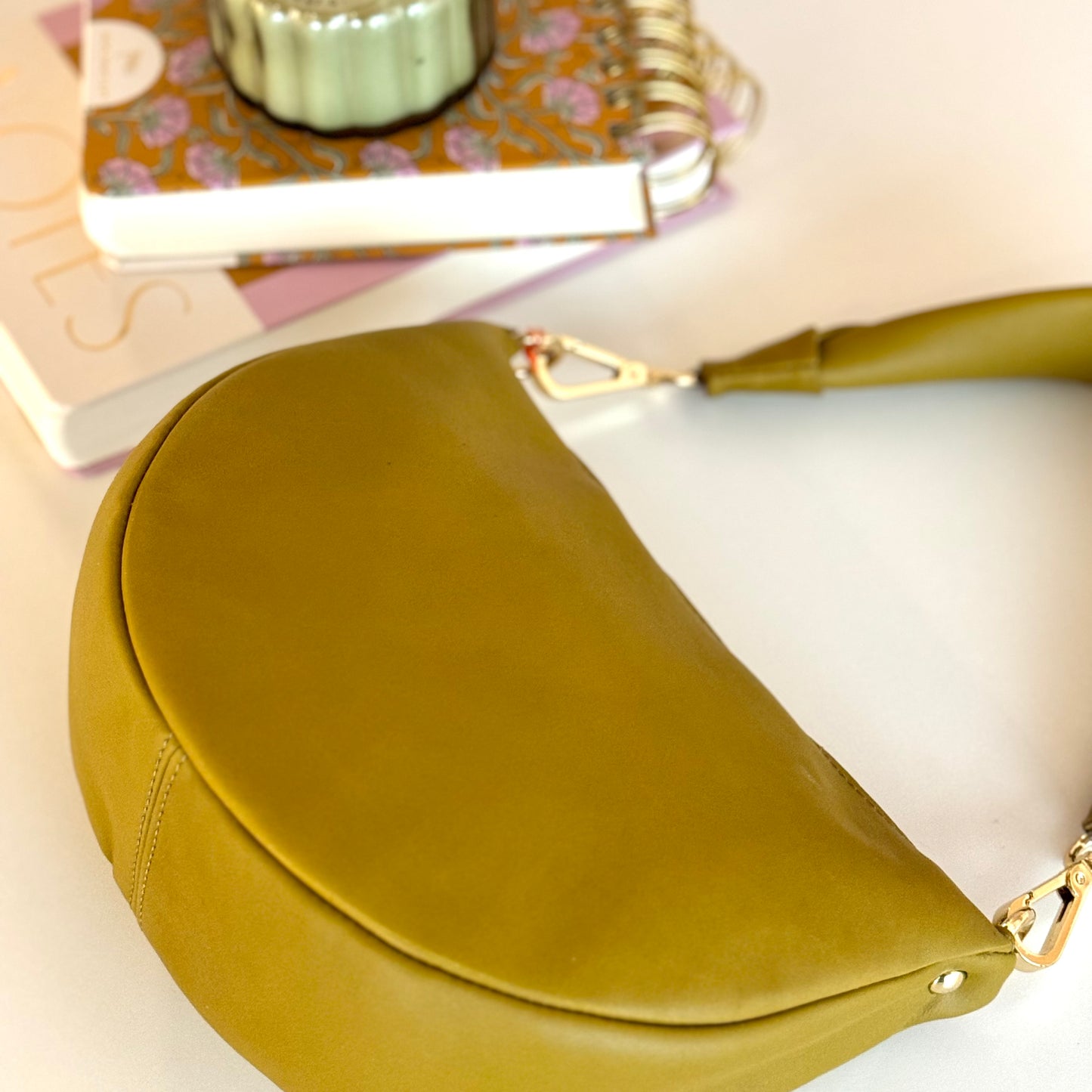 Bolso góndola pequeño verde.