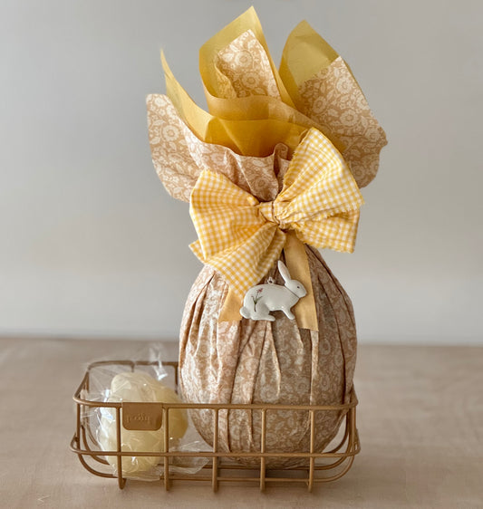 Huevo de chocolate con leche XL seda flores amarillo maileg